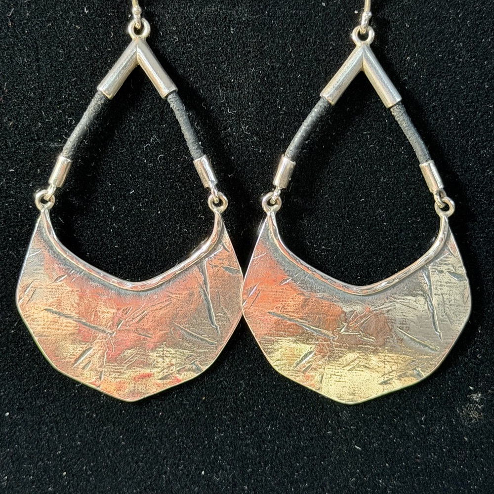 Silpada Silver Badge of Elegant Silver .925 Earrings